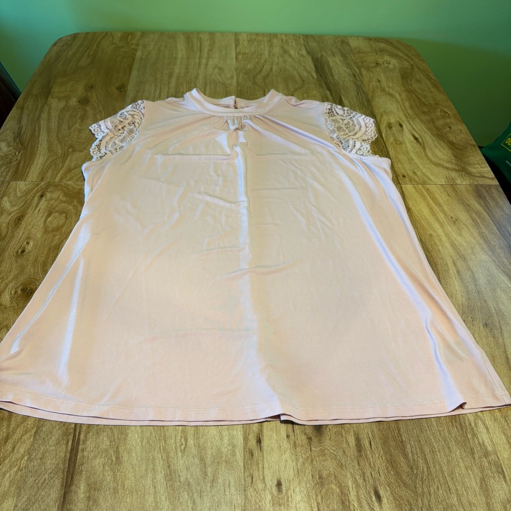 3/$25 Torrid Light Pink Lace Short Sleeve Stretch Keyhole Top Womens Plus Size 2